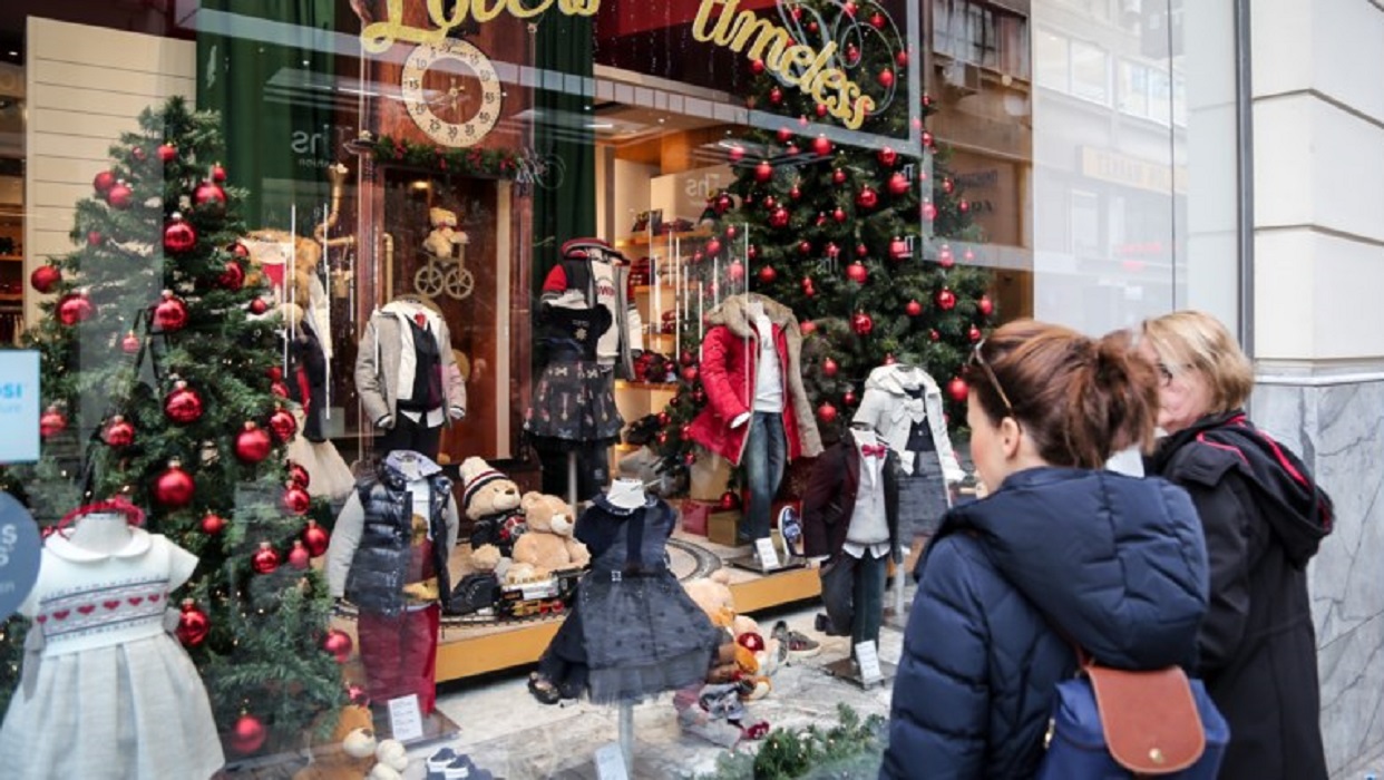 Εμπορικά καταστήματα: Στις 12 Δεκεμβρίου αρχίζει το εορταστικό ωράριο – Ανοικτά τις Κυριακές 17, 24 και 31 Δεκεμβρίου