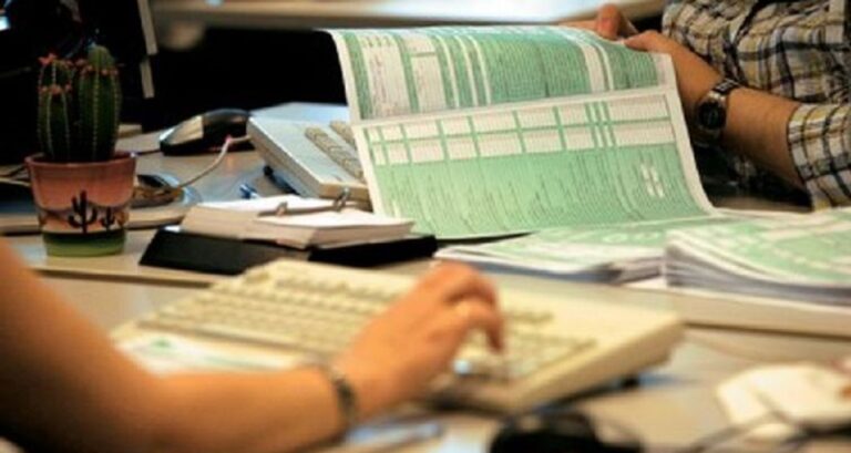 Φορολογικές δηλώσεις: Τους περισσότερους φόρους τούς πληρώνουν οι μισθωτοί – Χωρίς εισόδημα εμφανίζεται το 54% των ελεύθερων επαγγελματιών