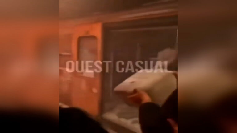Σοκάρει βίντεο με ακροδεξιά βία στα επεισόδια στο Μετρό στο Μοναστηράκι – Έριξαν βενζίνη σε συρμό και φώναζαν «κάψτε τους»