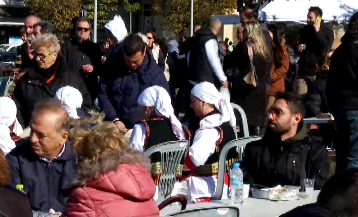 Γιορτή τσίπουρου με μεζέδες και χορό διοργάνωσε στην Τούμπα ο σύλλογος Τερπνιωτών Θεσσαλονίκης