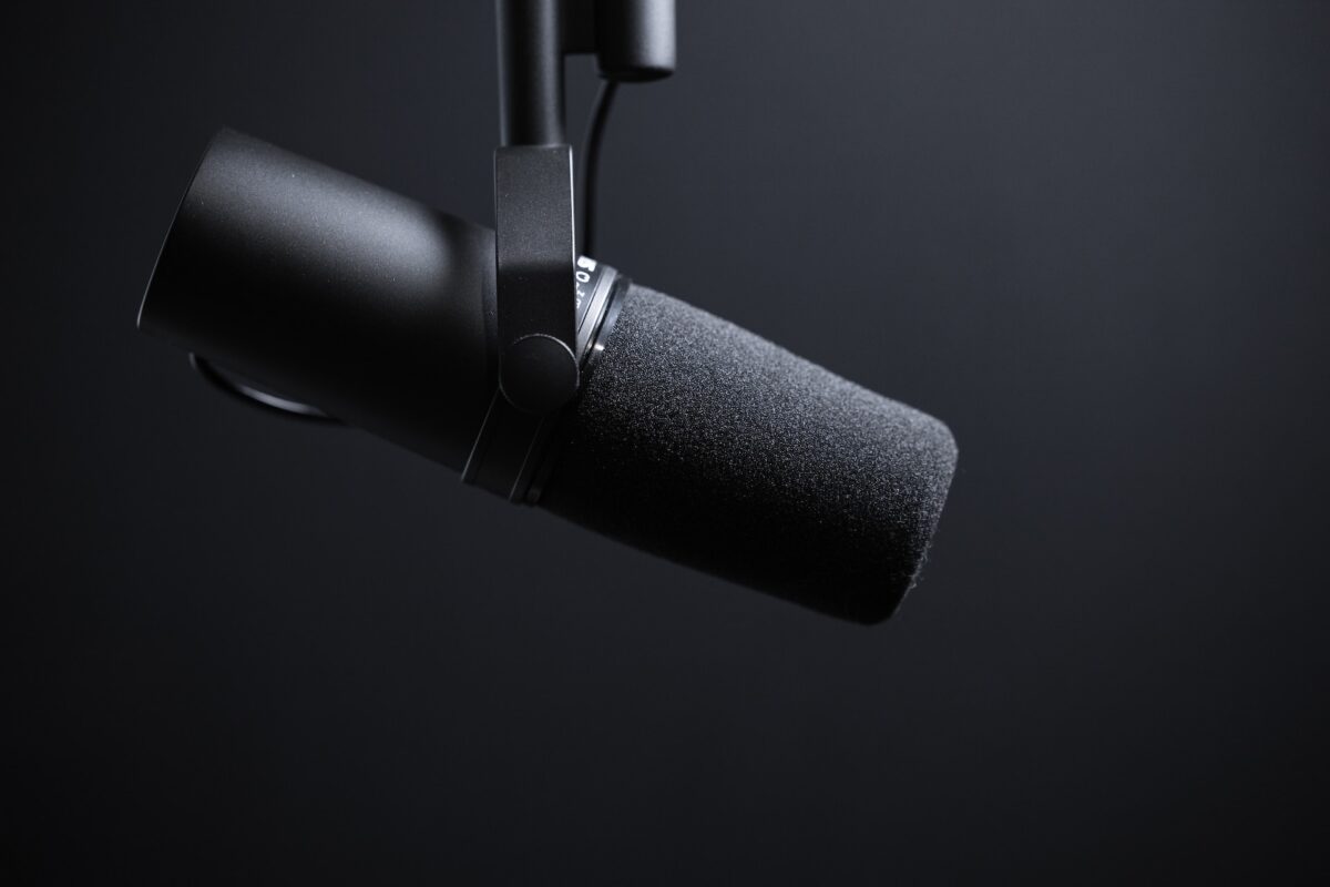 «Ζώντας με τη σκλήρυνση κατά πλάκας»: Σειρά podcast δίνει τον λόγο στους ίδιους τους ασθενείς