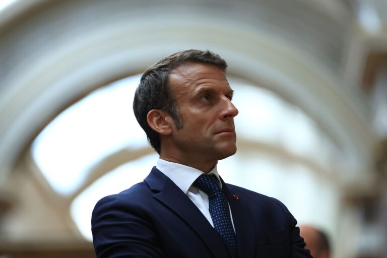 Macron: Calls on Israel to stop killing children and women in Gaza