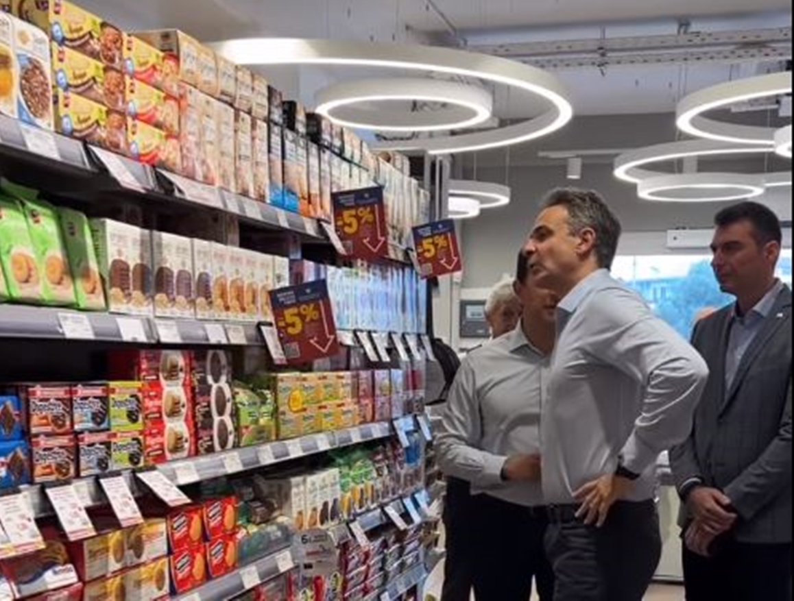 Αυτοψία από τον πρωθυπουργό σε σούπερ μάρκετ – «Ξέρω ότι η ακρίβεια ειδικά στα τρόφιμα είναι επίμονη»