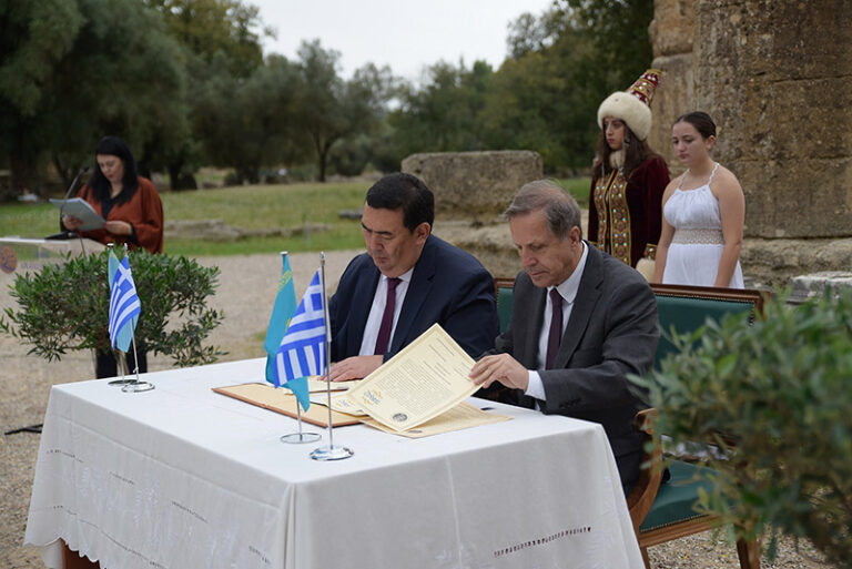 Υπογράφηκε η πράξη αδελφοποίησης Αρχαίας Ολυμπίας και Ταράζ Καζακστάν