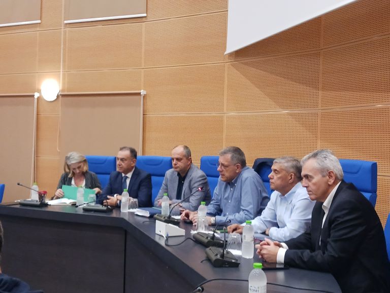 Διαβούλευση για τα έργα αποκατάστασης στη Θεσσαλία – Επίσκεψη υφυπουργού Ν. Ταχιάου στην περιοχή