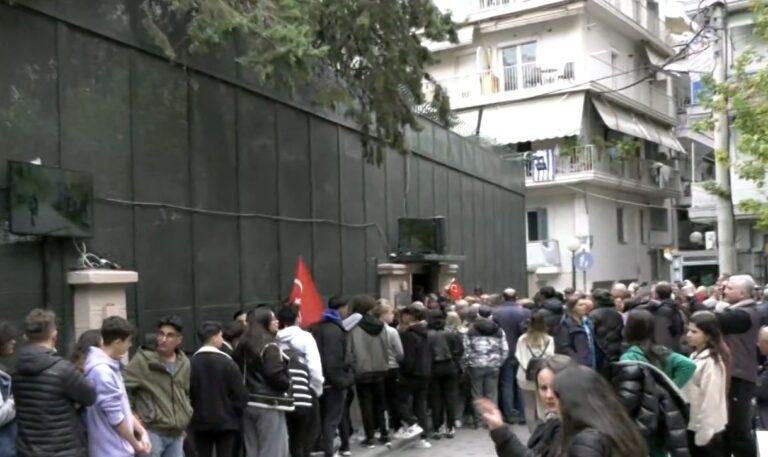 Πάνω από 5.000 Τούρκοι στη Θεσσαλονίκη για την επέτειο θανάτου του Ατατούρκ