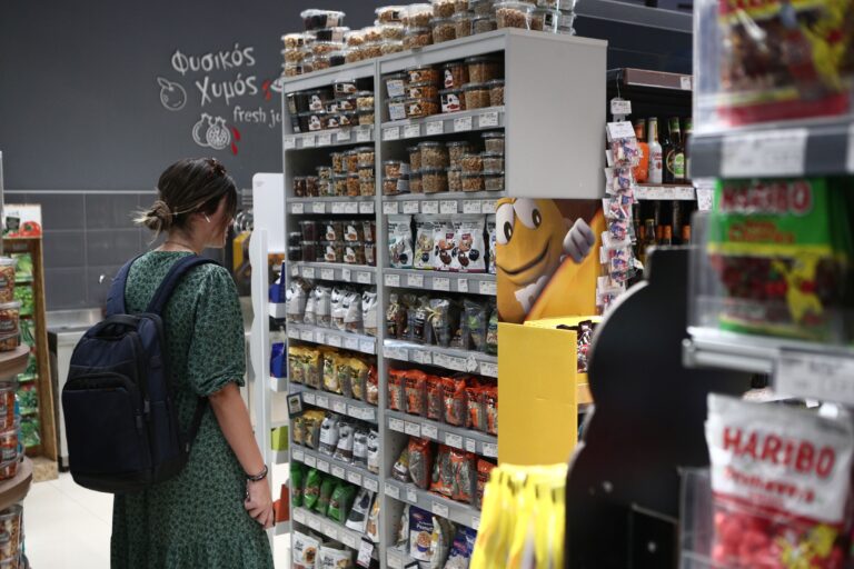 Στιγμιότυπο από σούπερ μάρκετ στην Αθήνα
