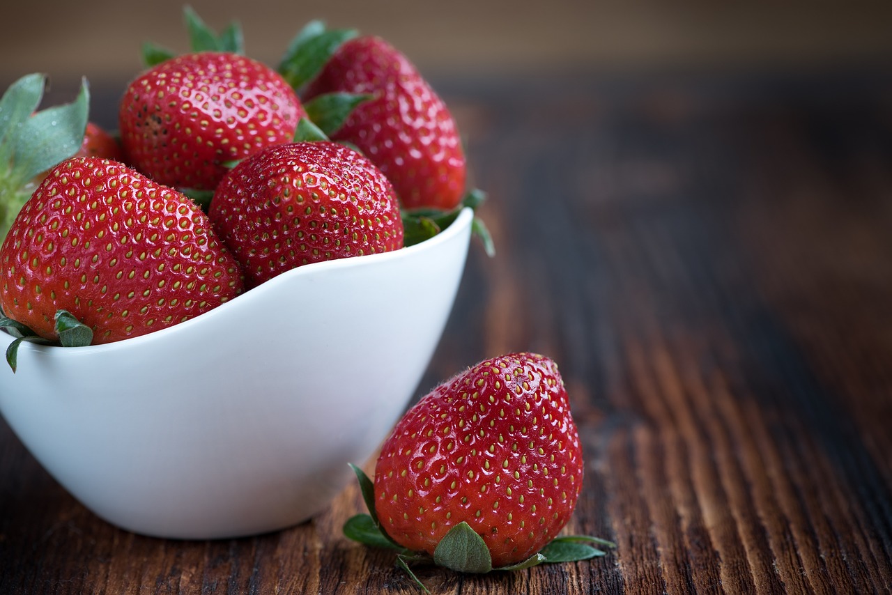 Οι φράουλες μειώνουν τον κίνδυνο εμφάνισης άνοιας και κατάθλιψης, σύμφωνα με νέα μελέτη