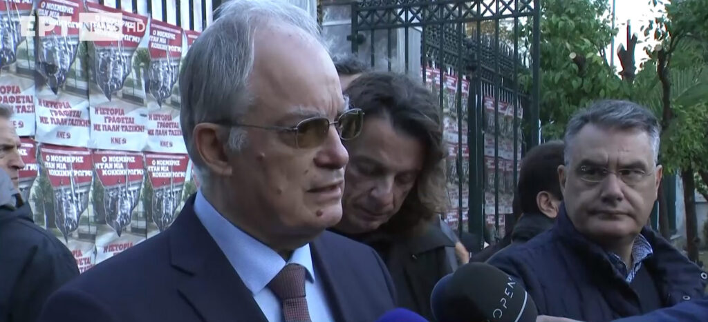 Κατάθεση Στεφάνου από τον πρόεδρο της Βουλής Κατάθεση Στεφάνου από τον πρόεδρο της Βουλής