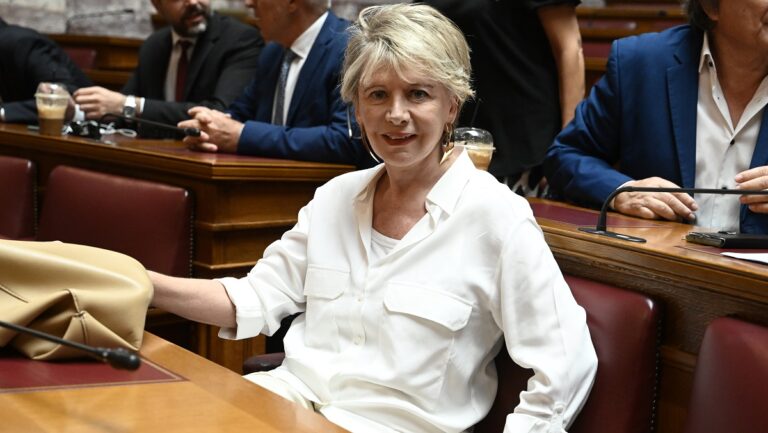 Έλενα Ακρίτα για τη διάσπαση του ΣΥΡΙΖΑ: Θα «σηκώσουμε τα μανίκια» και θα τα καταφέρουμε