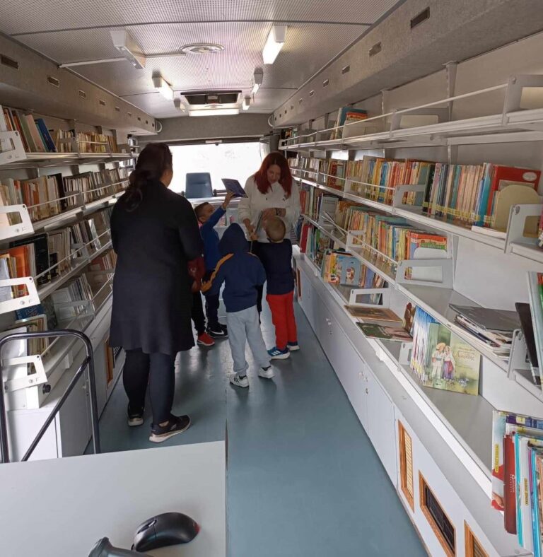 Κινητή Δημόσια Βιβλιοθήκη: Περιοδεία… γνώσης