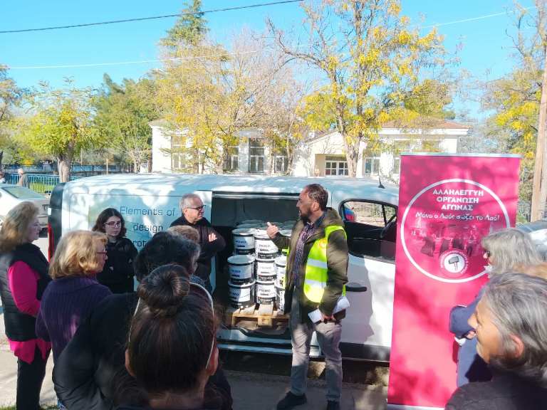 Χρώματα σε πλημμυροπαθείς διανέμει το Εργατικό Κέντρο Λάρισας