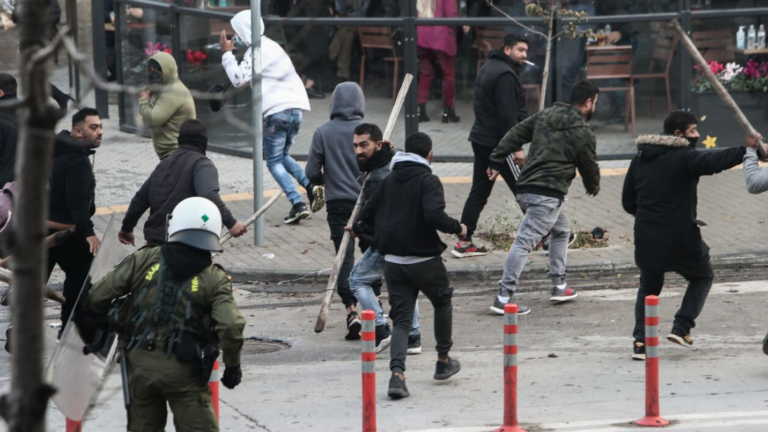 Θεσσαλονίκη: Νύχτα επεισοδίων στον απόηχο του θανάσιμου τραυματισμού 17χρονου από αστυνομικό