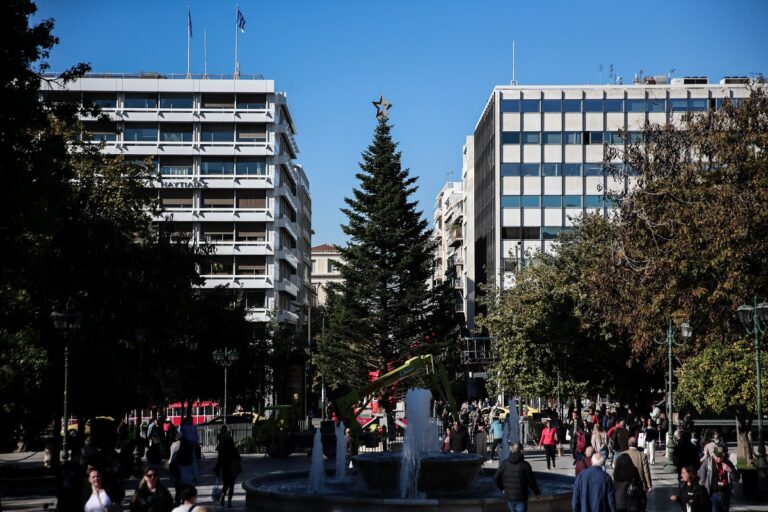 Φωταγωγείται στις 18:00 το χριστουγεννιάτικο δέντρο στο Σύνταγμα – Μουσική εκδήλωση του Δ. Αθηναίων ανοιχτή για όλους