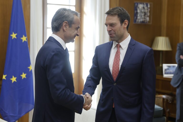 Βουλή: Πρώτη συνάντηση του Κ. Μητσοτάκη με τον Στ. Κασσελάκη – «Εθνική ευθύνη και εθνικό στοίχημα η επιστροφή των αποδήμων»