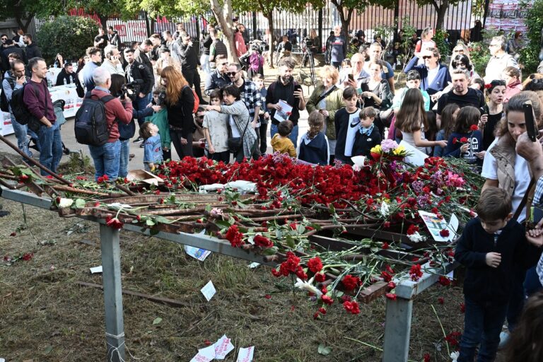 Επέτειος Πολυτεχνείου: Φόρος τιμής στους φοιτητές που εξεγέρθηκαν (photo gallery)