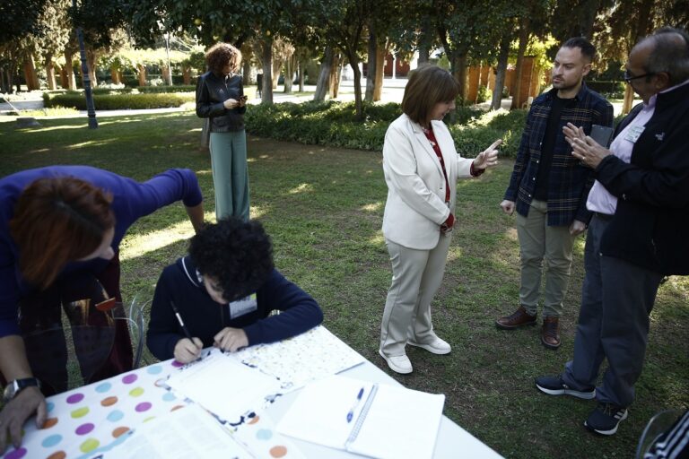 Με πρωτοβουλία της ΠτΔ φιλοξενήθηκε στον κήπο του Προεδρικού Μεγάρου το εκπαιδευτικό πρόγραμμα «Πλανόδια Βιβλιοθήκη»