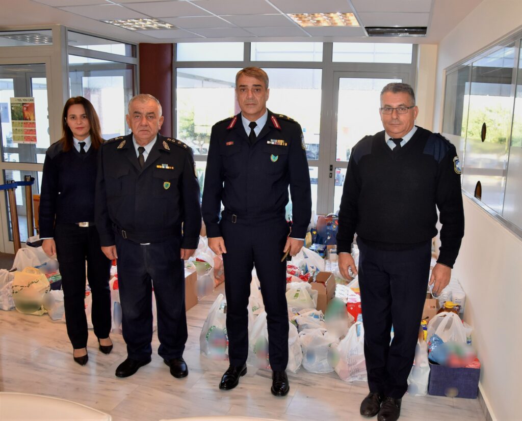Κρήτη: Τρόφιμα και είδη πρώτης ανάγκης από την Αστυνομία σε Μητροπόλεις και κοινωνικές δομές