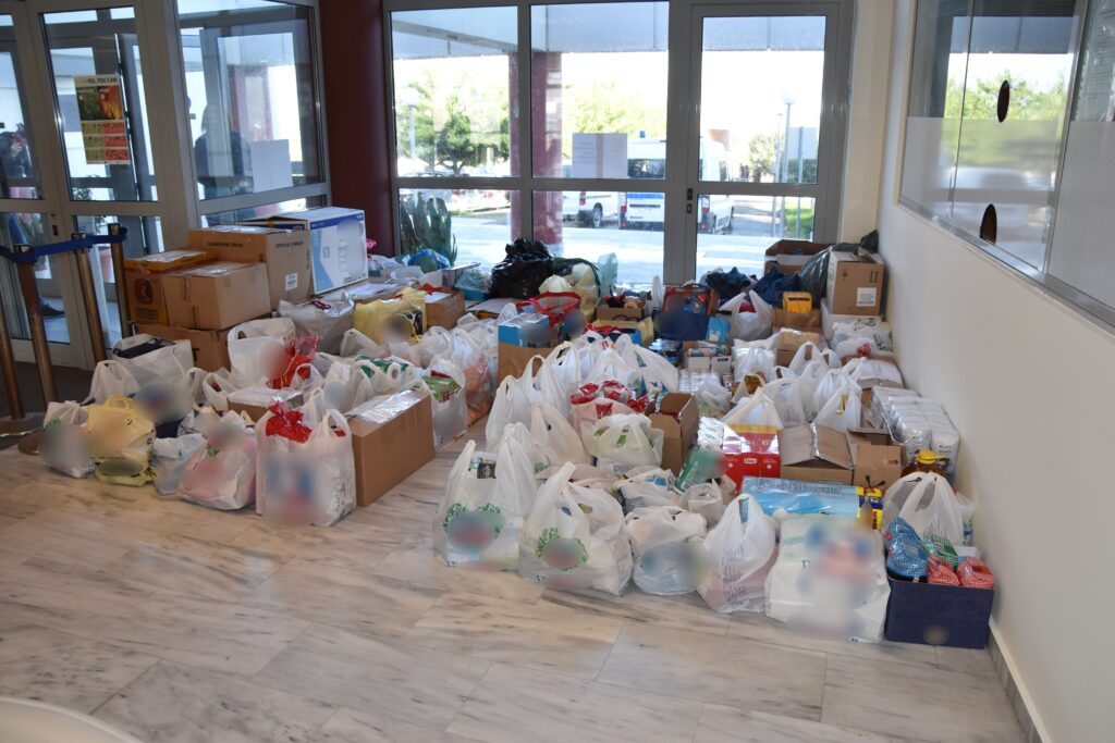 Κρήτη: Τρόφιμα και είδη πρώτης ανάγκης από την Αστυνομία σε Μητροπόλεις και κοινωνικές δομές