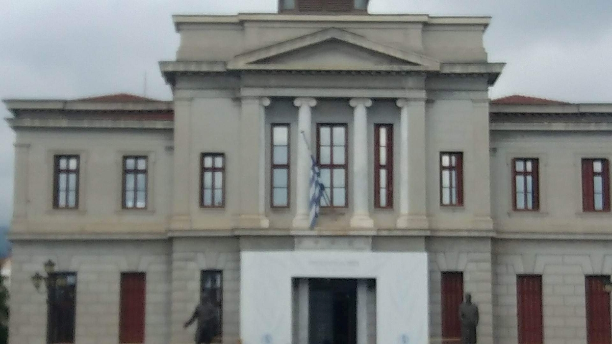 Στον εισαγγελέα για παραβίαση δικαστικής απόφασης ο αστυνομικός της Βουλής που κατηγορείται για βιασμό των παιδιών του – Πήρε προθεσμία για να απολογηθεί