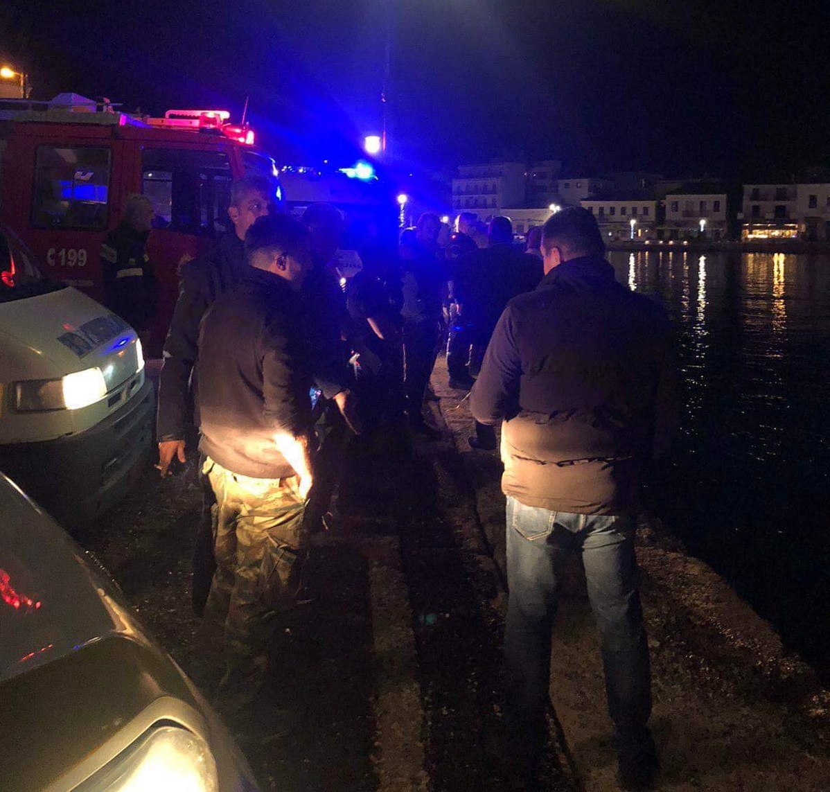 Μεσσηνία: Αυτοκίνητο με δύο επιβαίνοντες έπεσε στο λιμάνι της Πύλου – Ανασύρθηκε ένα άτομο χωρίς τις αισθήσεις του