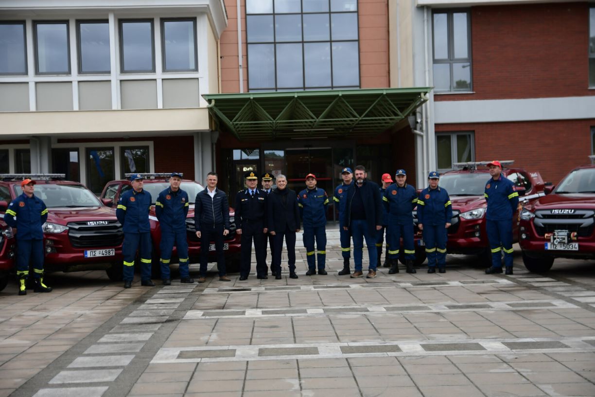 Λάρισα: Παραδόθηκαν νέα οχήματα στην Πυροσβεστική από την Περιφέρεια Θεσσαλίας