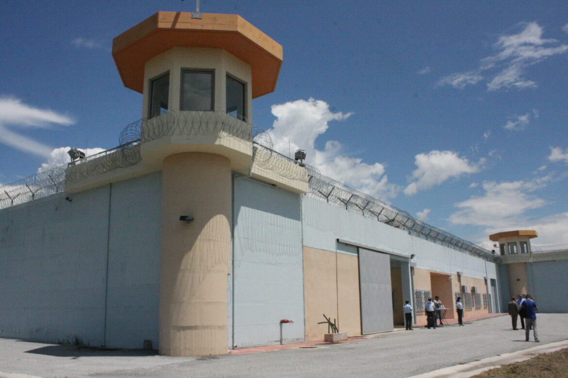 Οι πρώτοι κρατούμενοι από το Σωφρονιστικό  κατάστημα  Κομοτηνής μεταφέρθηκαν στις φυλακές Νικηφόρου Δράμας