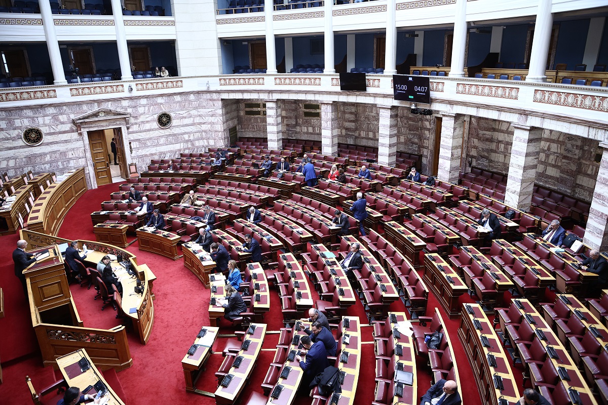 ΣΥΡΙΖΑ-ΠΣ: Κατέθεσε αίτημα ονομαστικής ψηφοφορίας για την τροπολογία του Υπ. Μετανάστευσης