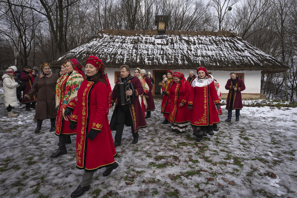 Πώς ο πόλεμος στην Ουκρανία άλλαξε στη χώρα την ημερομηνία εορτασμού των Χριστουγέννων – Ο Κ. Ονισένκο μιλά για τις εξελίξεις