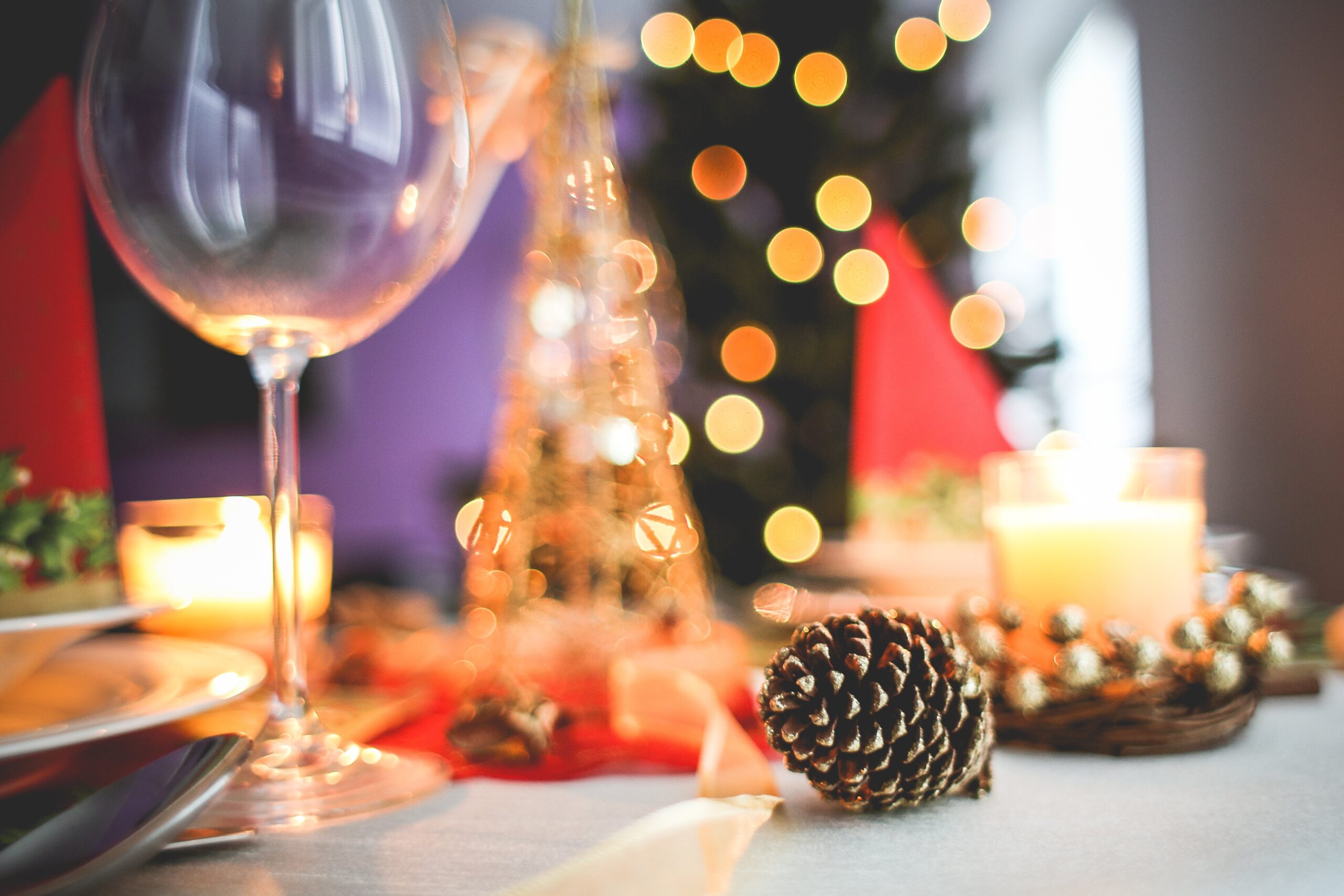 Πόσο θα κοστίσει το χριστουγεννιάτικο ρεβεγιόν σε εστιατόρια και ξενοδοχεία  – Το κόστος ανά φιάλη στα νυχτερινά σχήματα