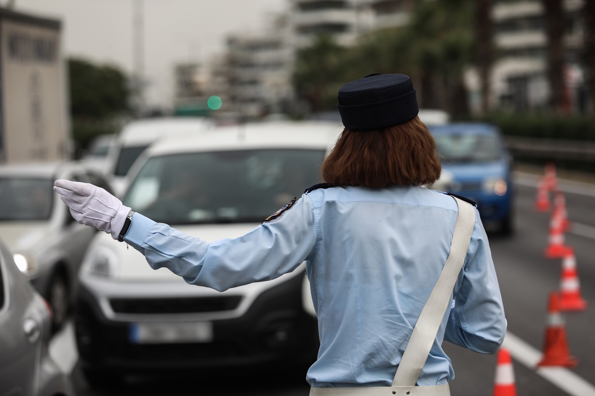 [364532] ΕΠΙΧΕΙΡΗΣΗ ΕΞΟΥΔΕΤΕΡΩΣΗΣ ΒΟΜΒΑΣ ΤΟΥ Β' ΠΑΓΚΟΣΜΙΟΥ ΠΟΛΕΜΟΥ ΠΟΥ ΒΡΕΘΗΚΕ ΣΤΟΝ ΧΩΡΟ ΤΟΥ ΠΡΩΗΝ ΑΕΡΟΔΡΟΜΙΟΥ ΣΤΟ ΕΛΛΗΝΙΚΟ / ΚΛΕΙΣΤΗ Η ΛΕΩΦΟΡΟΣ ΠΟΣΕΙΔΩΝΟΣ (ΓΙΑΝΝΗΣ ΠΑΝΑΓΟΠΟΥΛΟΣ/EUROKINISSI)