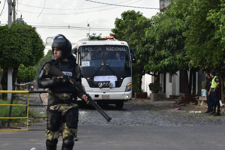 Μακελειό στην Παραγουάη: Δέκα νεκροί και 60 τραυματίες σε επιχείρηση μεταγωγής φυλακισμένου αρχηγού συμμορίας