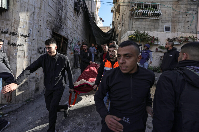 Πέντε Παλαιστίνιοι σκοτώθηκαν σε επιδρομή των ισραηλινών δυνάμεων στη Δυτική Όχθη, σύμφωνα με το παλαιστινιακό υπουργείο Υγείας