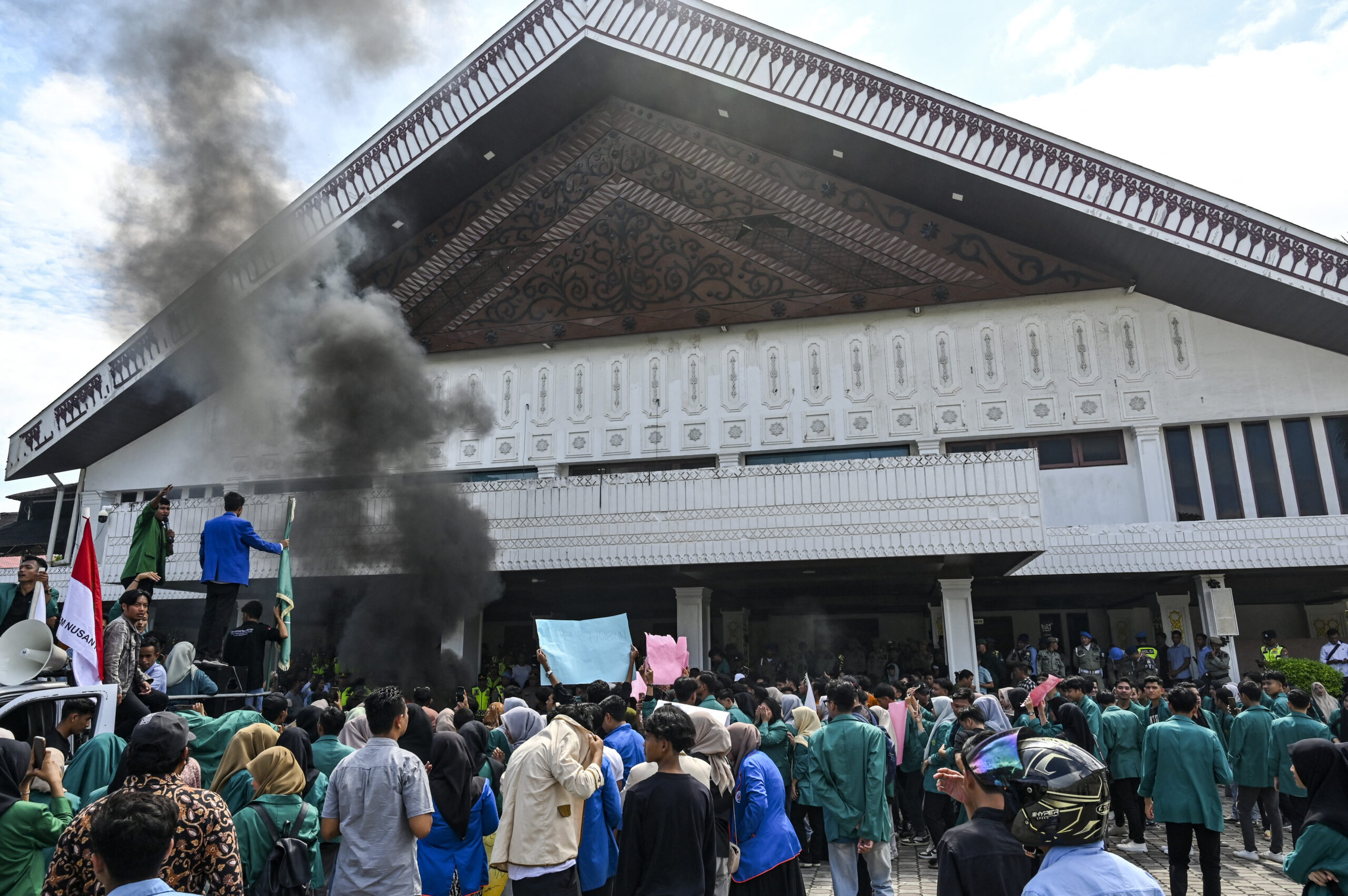 Ινδονησία: Διαδήλωση μπροστά σε εργοστάσιο επεξεργασίας νικελίου μετά την πολύνεκρη έκρηξη