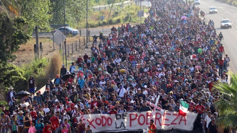 Μεξικό -ΗΠΑ: «Τεράστιο» καραβάνι μεταναστών κατευθύνεται προς τα αμερικανικά σύνορα