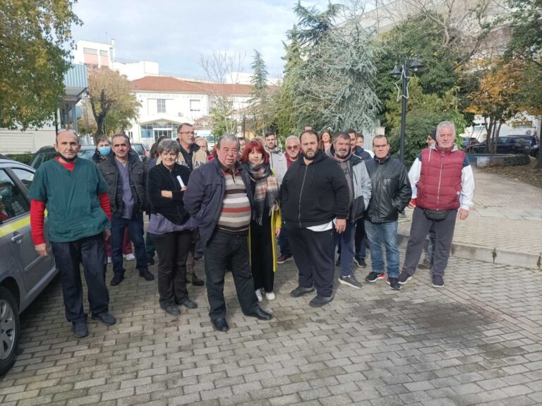 Διαμαρτυρία συμβασιούχων στο Γενικό Νοσοκομείο Λάρισας