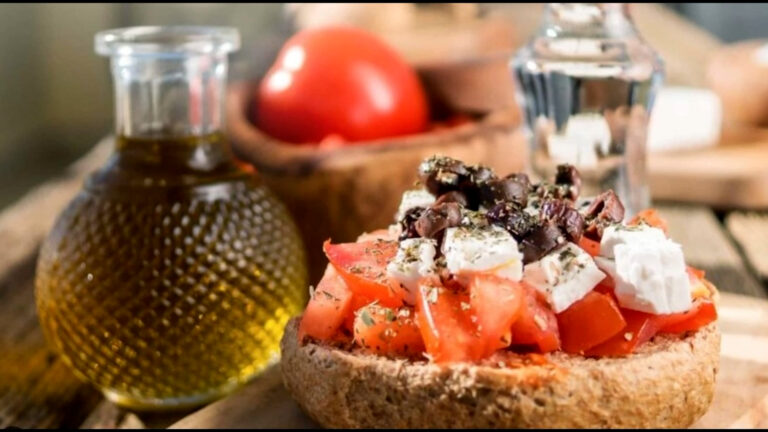 Δεύτερη στον κόσμο η ελληνική κουζίνα: Ποια είναι τα πιάτα που ξεχώρισαν