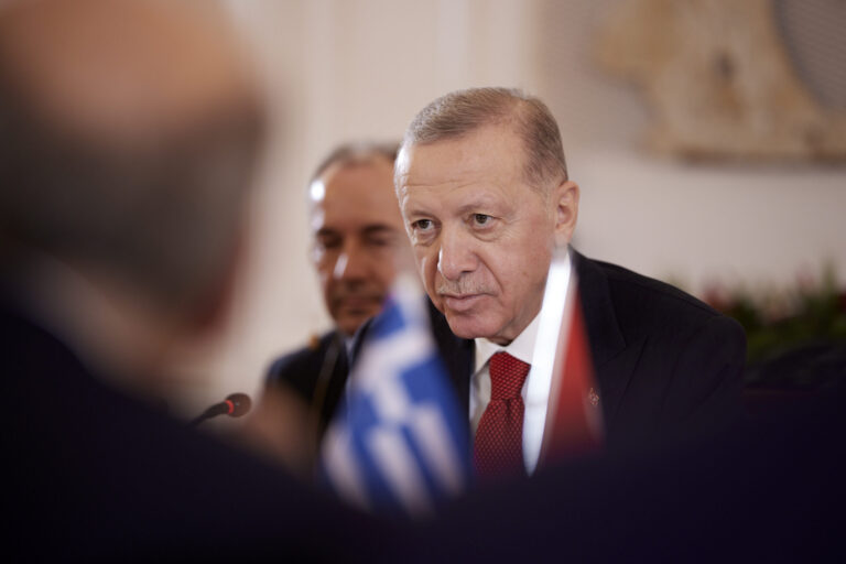 Θετικά σχόλια στα τουρκικά ΜΜΕ για την επίσκεψη Ερντογάν – «Παραμένουν οι κόκκινες γραμμές»