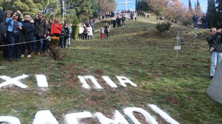 Κορυφώθηκαν οι εκδηλώσεις μνήμης για τη θηριωδία των Ναζί με το Ολοκαύτωμα των Καλαβρύτων (βίντεο)