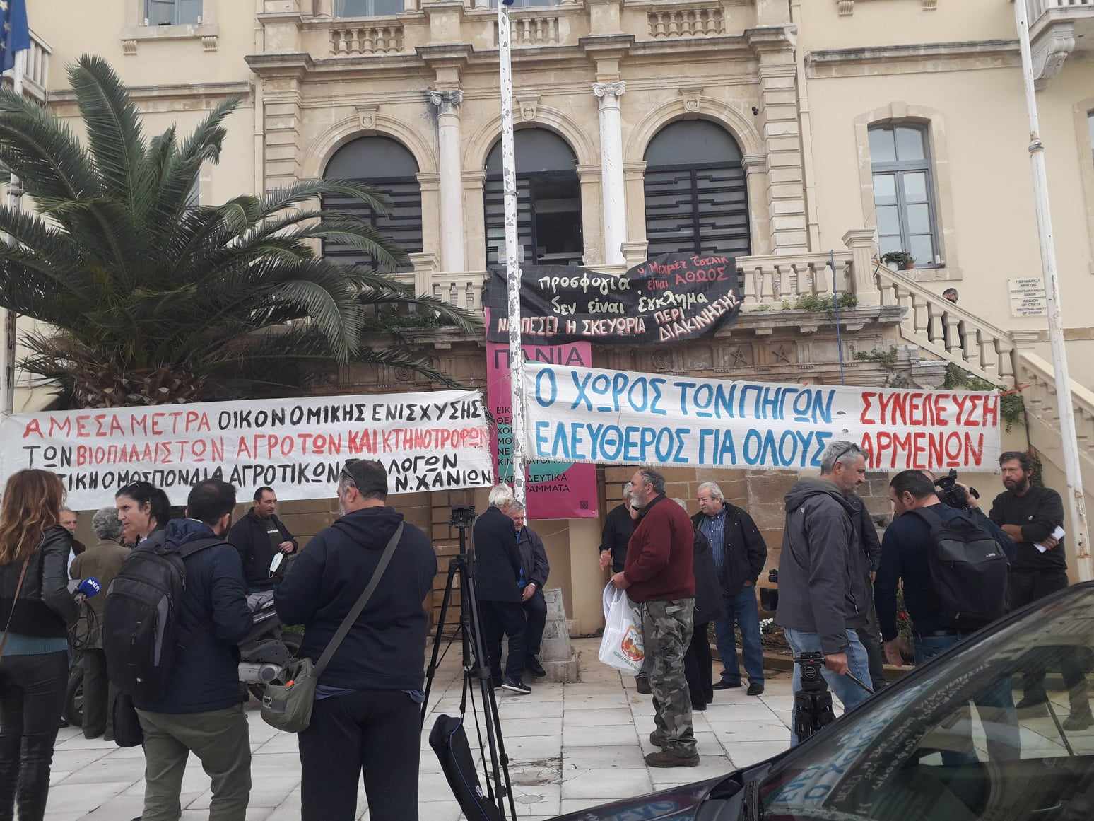 Στους δρόμους οι αγρότες των Χανίων