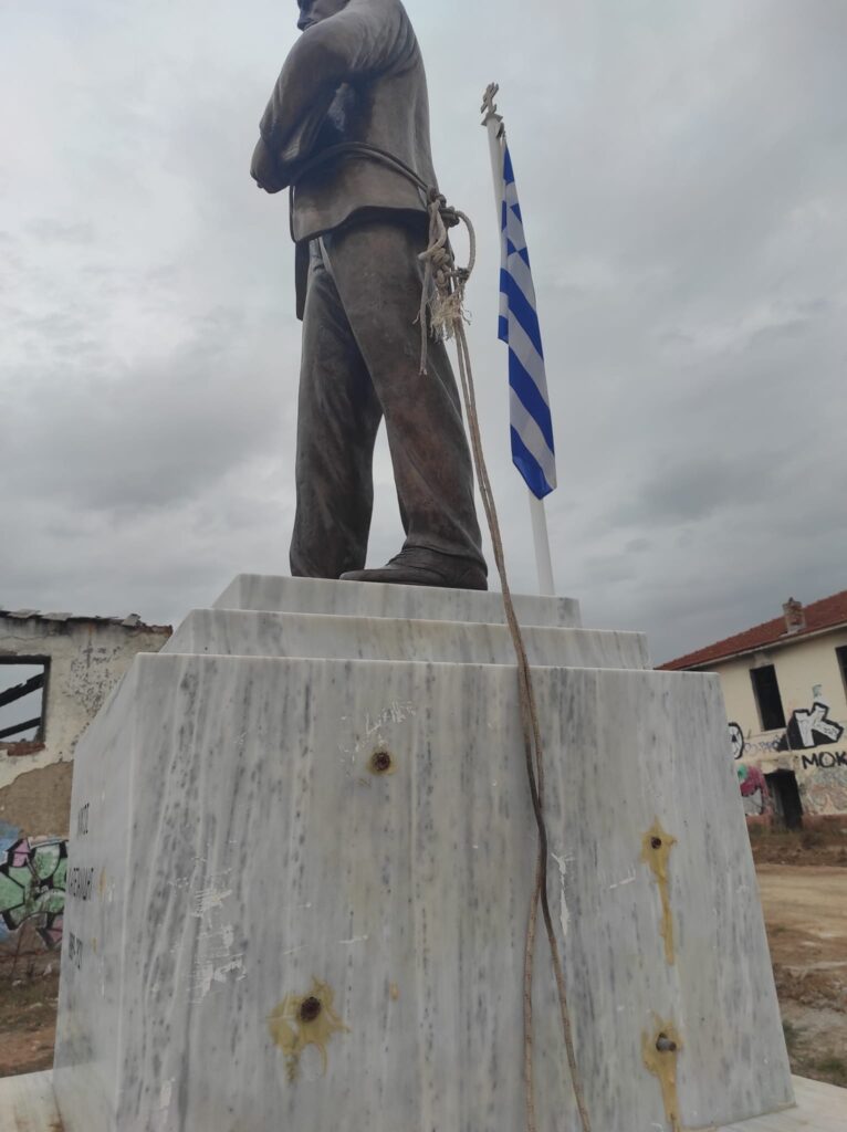 Θεσσαλονίκη: Άγνωστοι βανδάλισαν το μνημείο του Νίκου Καπετανίδη