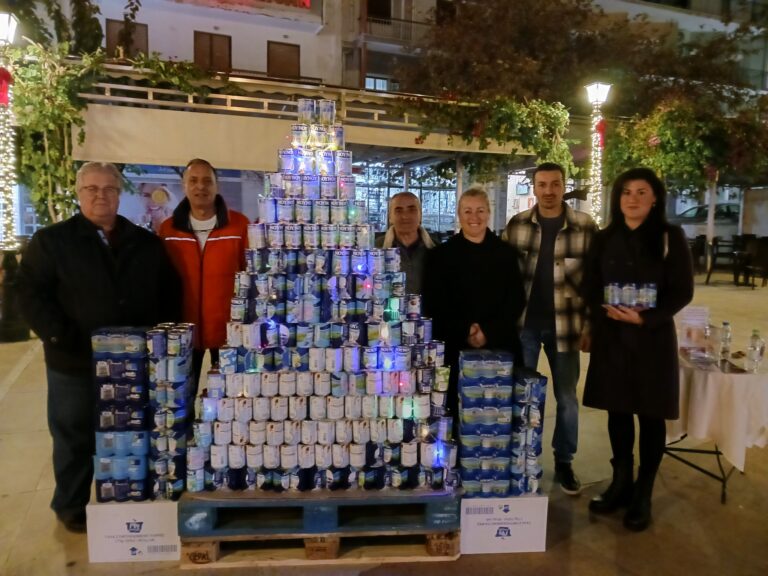 Στόλισαν και πάλι «ένα δένδρο από γάλα»