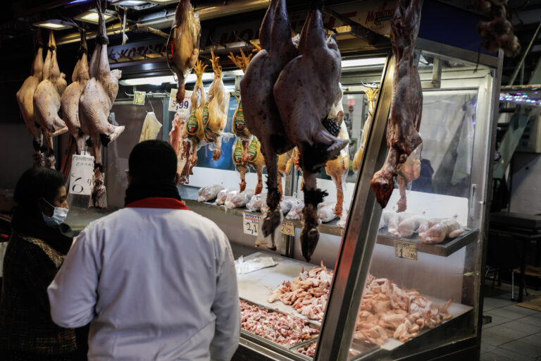 Πόσο θα κοστίσει το χριστουγεννιάτικο τραπέζι: Ενδεικτικές τιμές από τον Σ. Αναγνωστόπουλο – «Μύθος» τα φθηνότερα προϊόντα στο εξωτερικό