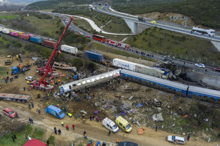 Τέμπη: Διώξεις κατά 4 προσώπων για χειρισμούς στο σημείο της τραγωδίας