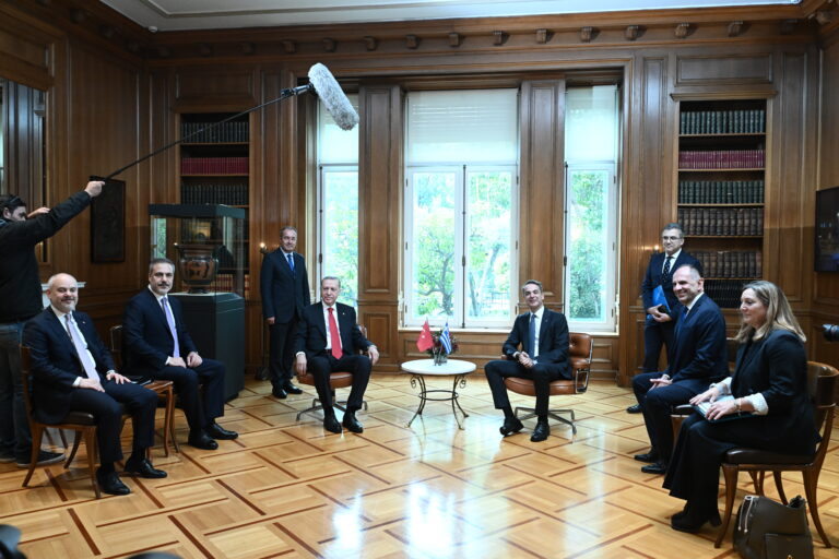 Το κλίμα στα τουρκικά ΜΜΕ την επομένη της συνάντησης Μητσοτάκη – Ερντογάν