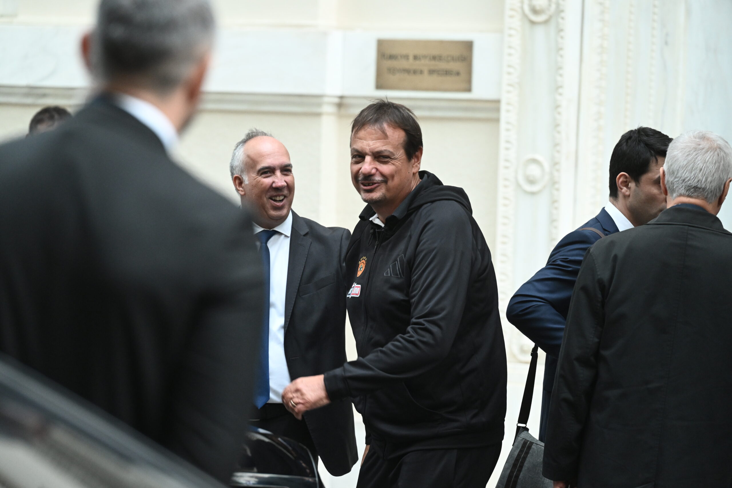 Ο Εργκίν Αταμάν υποδέχθηκε τον Ταγίπ Ερντογάν στην τουρκική πρεσβεία – «Ίσως και φιλικό μπάσκετ με την Ελλάδα τον Απρίλιο στην Άγκυρα»