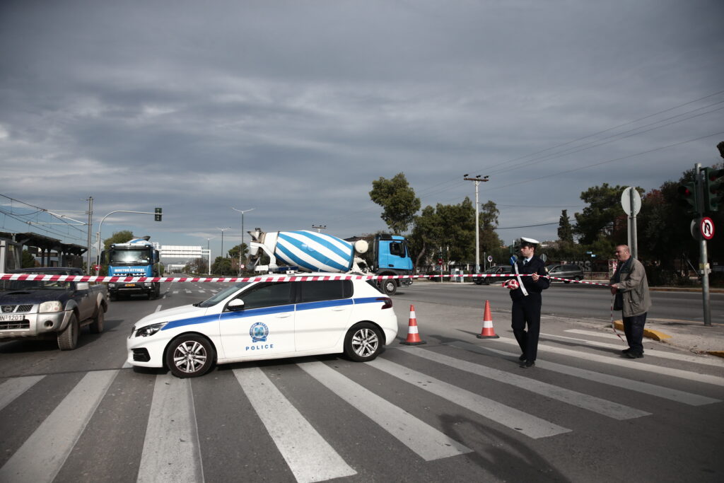 Ελληνικό – Εξουδετέρωση βόμβας: Έληξε η επιχείρηση – Αποκαταστάθηκε η κυκλοφορία (pics)