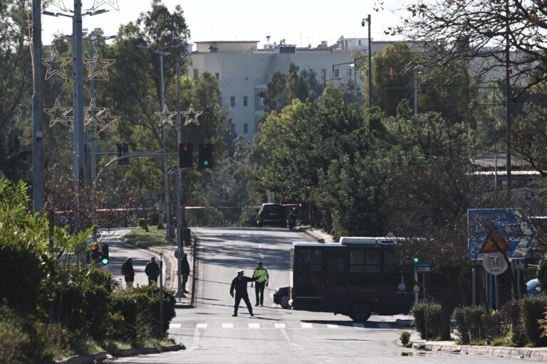 Με νέα χτυπήματα απειλεί η οργάνωση που ανέλαβε την ευθύνη για την βόμβα στα ΜΑΤ – Τι εξετάζει η ΕΛ.ΑΣ.