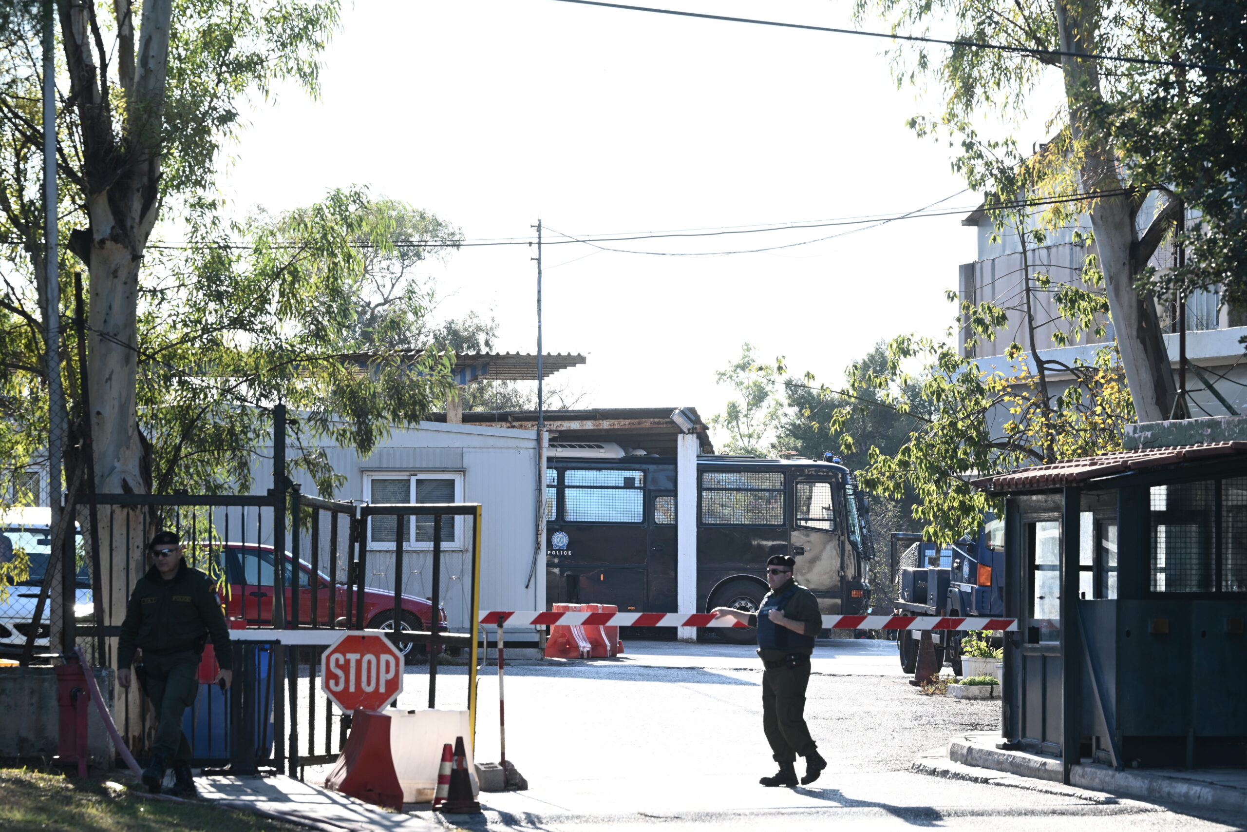 Βόμβα κοντά στην έδρα των ΜΑΤ – Έρευνες για το προφίλ των δραστών