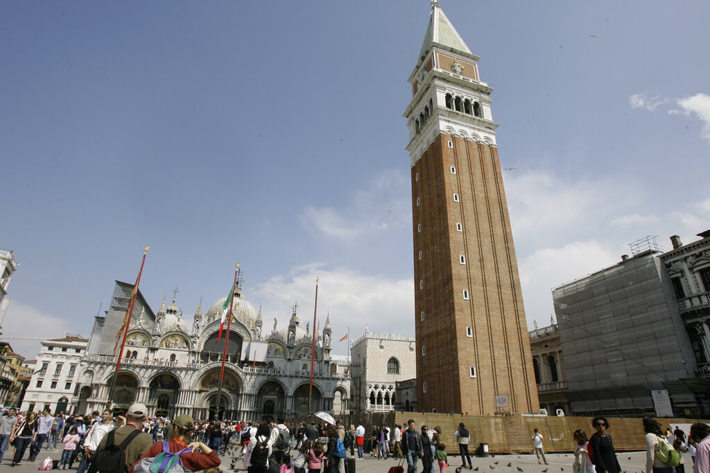 Βενετία, ακτιβιστές για το κλίμα λέρωσαν με λάσπη τη Βασιλική του Αγίου Μάρκου